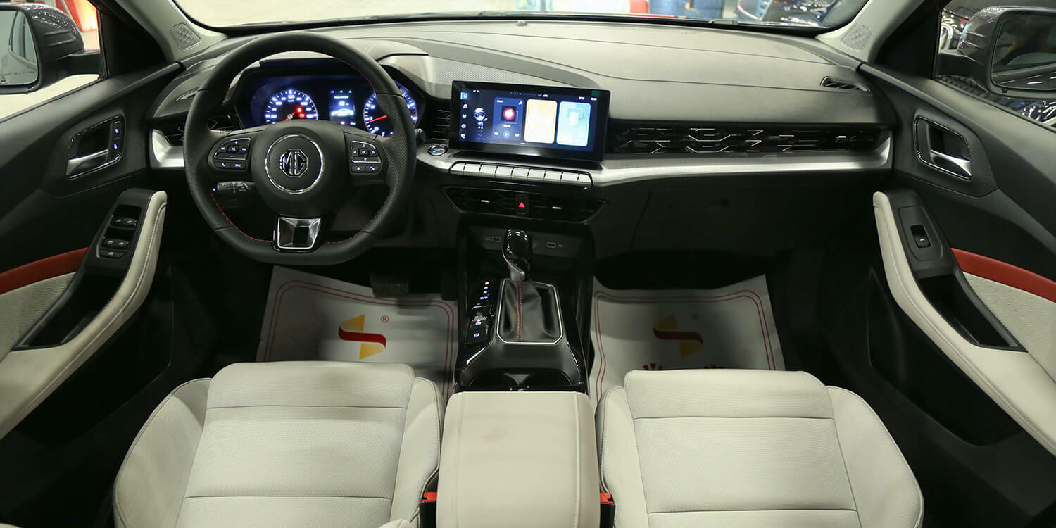 MG GT 23-24 INTERIOR